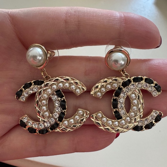 Super Rare Classic Chanel CC Logo Leather, Pearl & Crystal Drop Gold Earrings - Picture 2 of 4